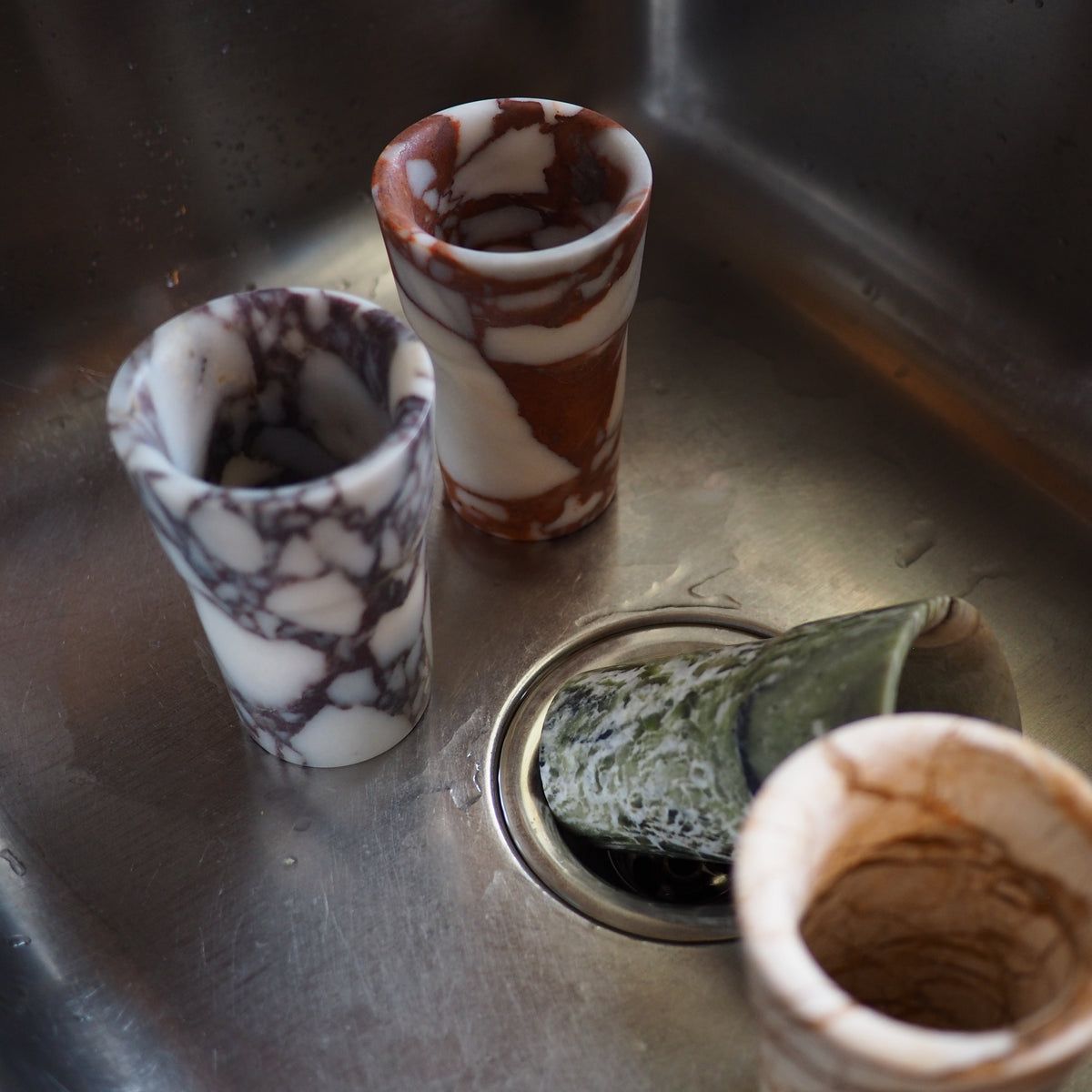 Longbeach Toothbrush Holder, natural marble – alternate view