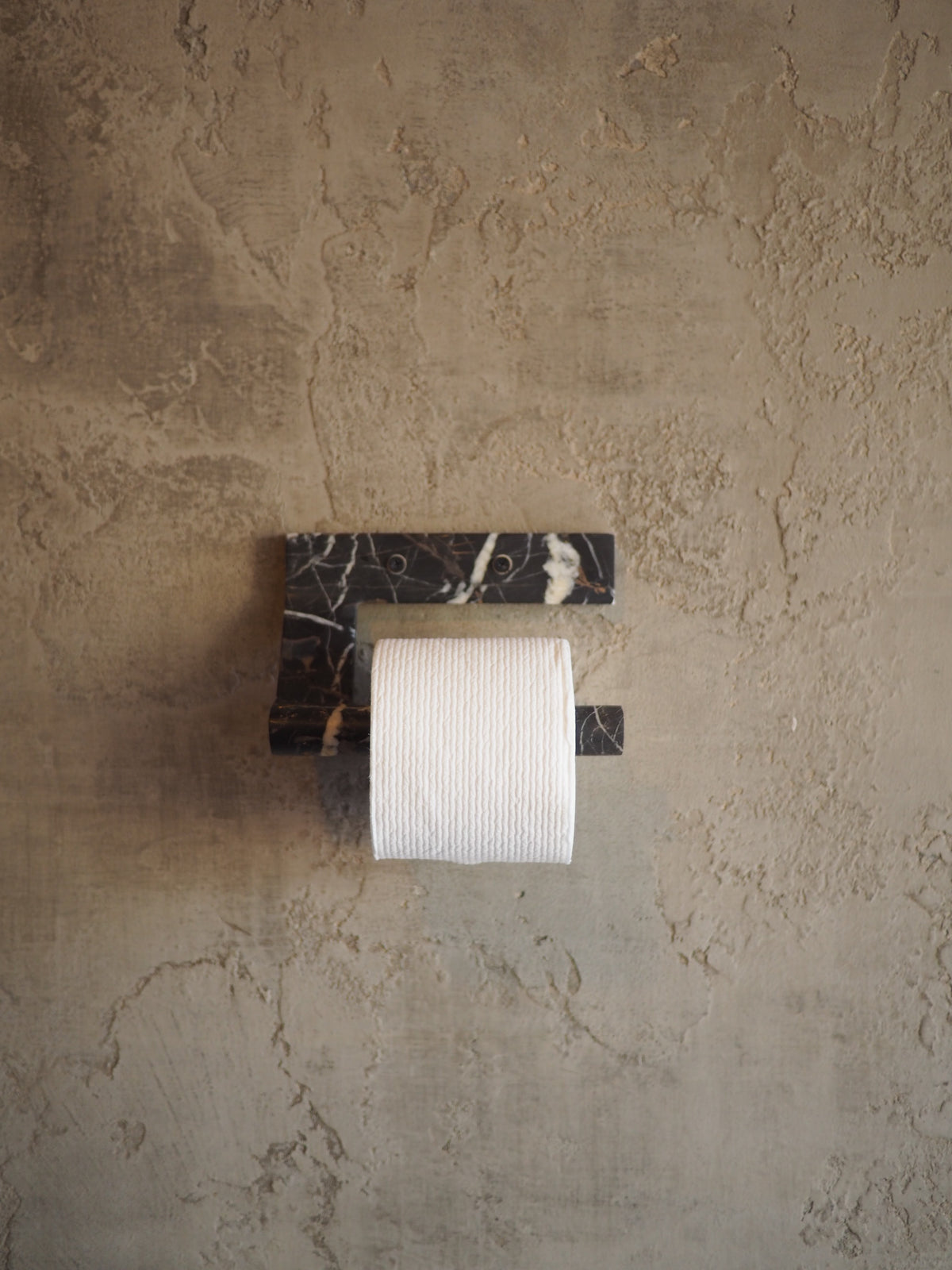 Lucas TP Holder, natural marble – alternate view