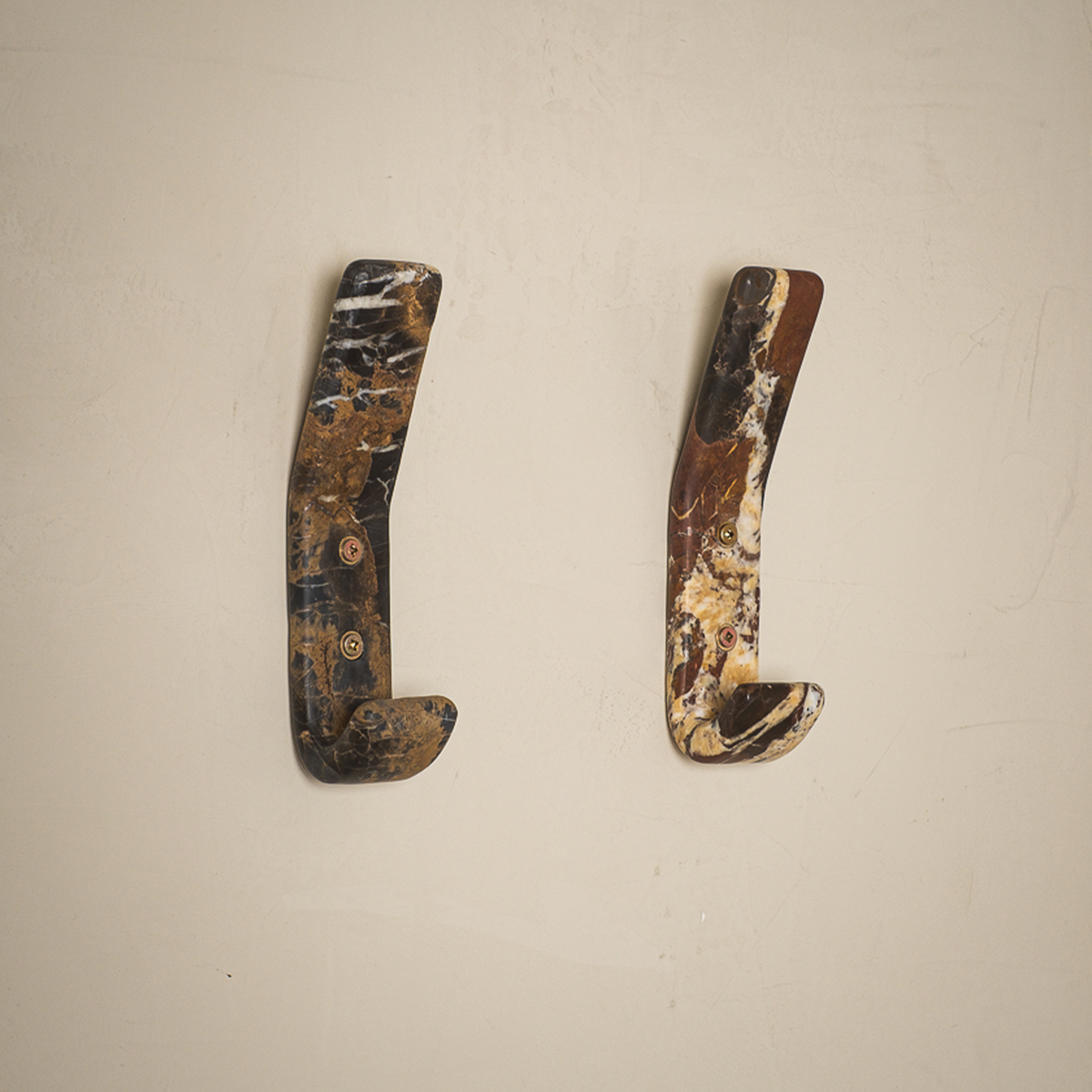 Lucas Hook, natural marble – alternate view