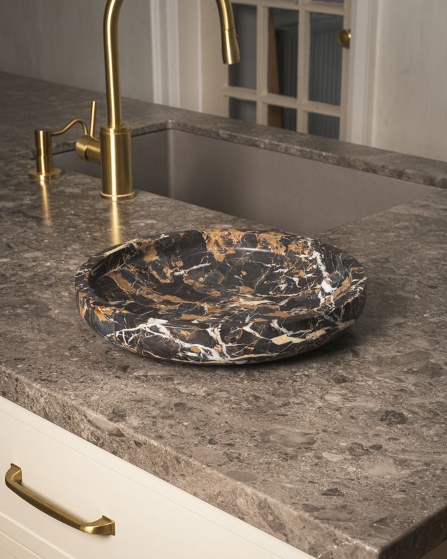 Lucas Jumbo Bowl, natural marble – alternate view