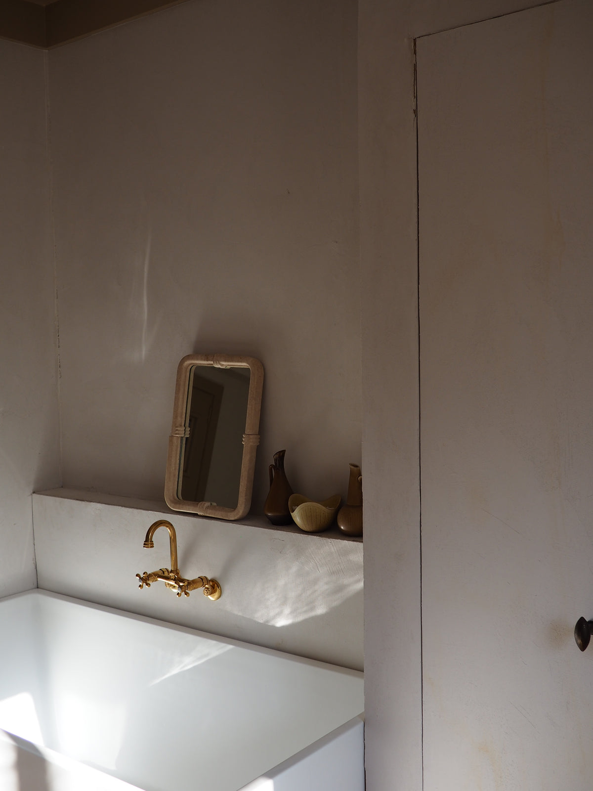 Gaia Mirror, natural travertine – alternate view