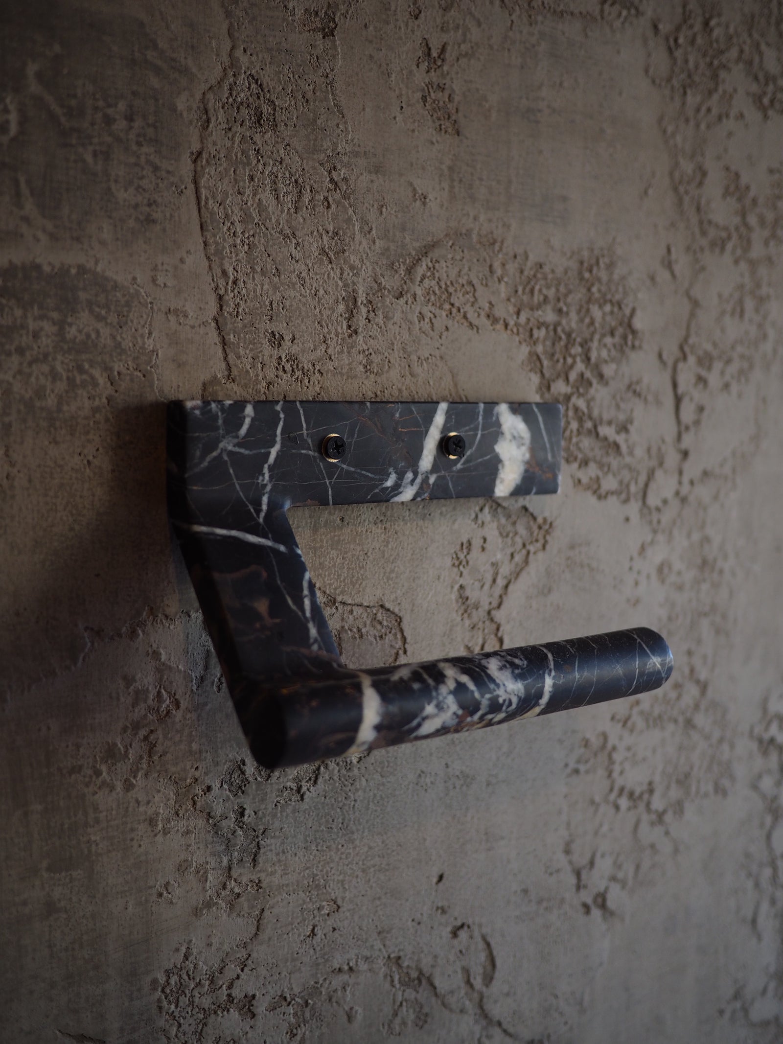 Lucas TP Holder, natural marble – alternate view