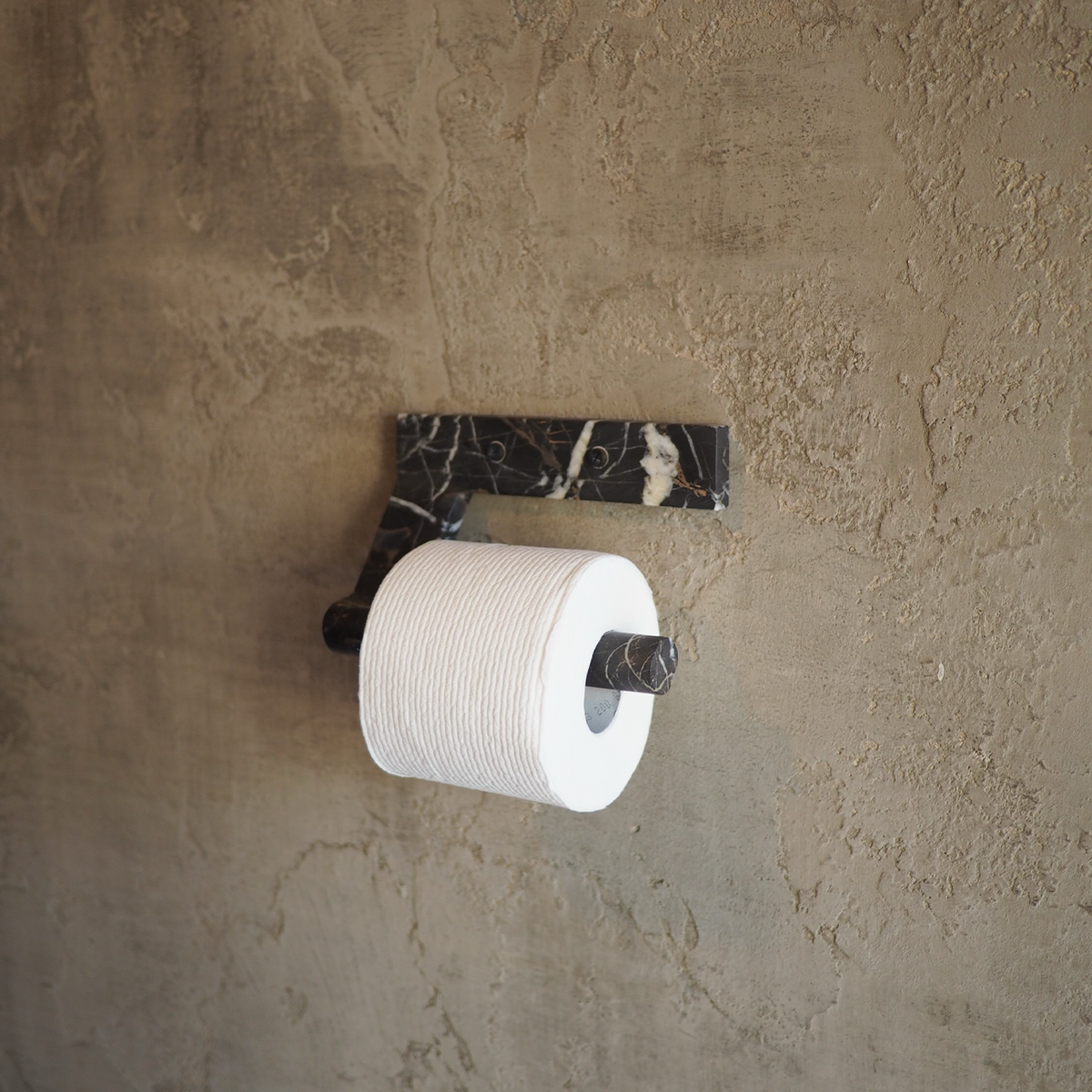 Lucas TP Holder, natural marble – alternate view