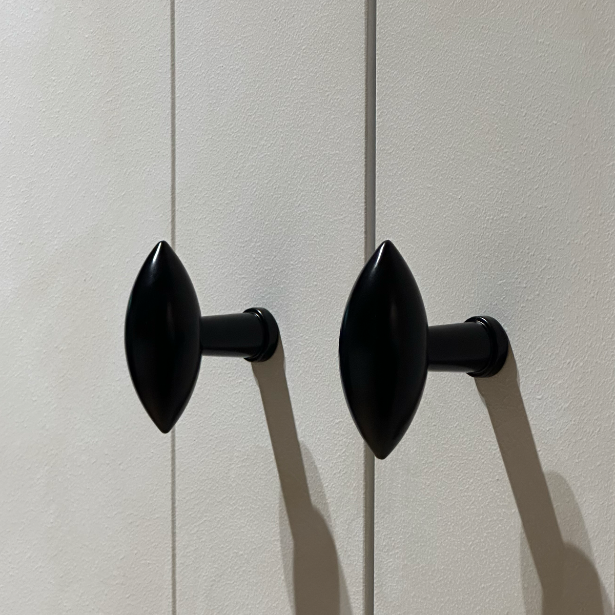 Olive Knob Large – alternate view